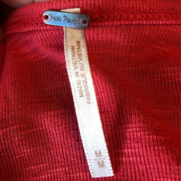 Free People pick me up tee oversized Asymmetrical top red size medium - Picture 10 of 11